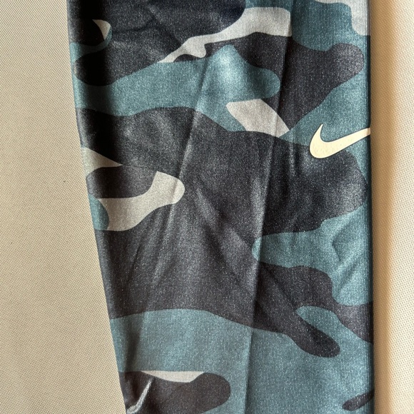 This is a Pair of Nike Camouflage Dri Fit Leggings - Picture 6 of 8